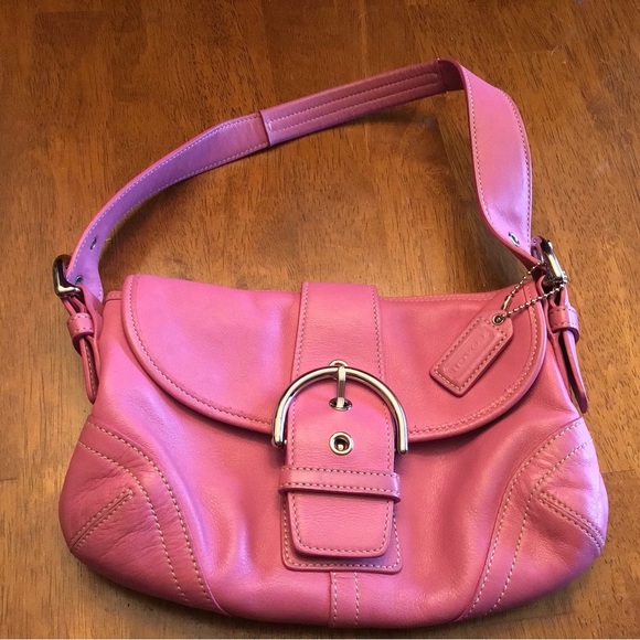 Coach Handbags - VINTAGE Coach Soho Hobo Bag